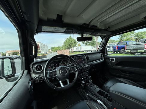 Used 2021 Jeep Gladiator Overland w/ Popular Equipment Package AWD/4WD image 18