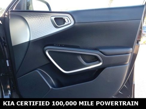 Certified 2025 Kia Soul LX image 23