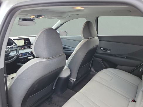 Used 2022 Hyundai Elantra Limited FWD image 23
