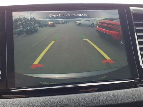 Used 2023 Chrysler Pacifica Touring-L FWD image 23