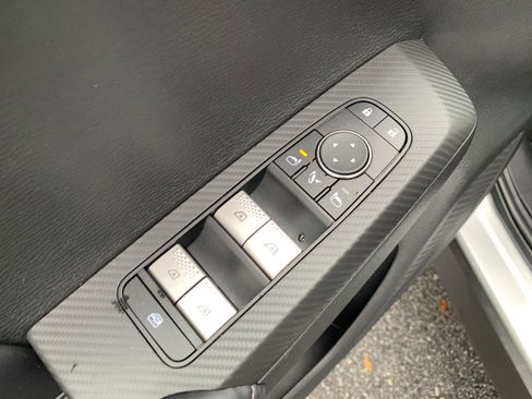 Used 2023 Mitsubishi Outlander SE image 6