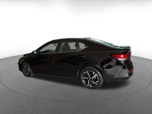Used 2025 Nissan Sentra SV FWD image 9