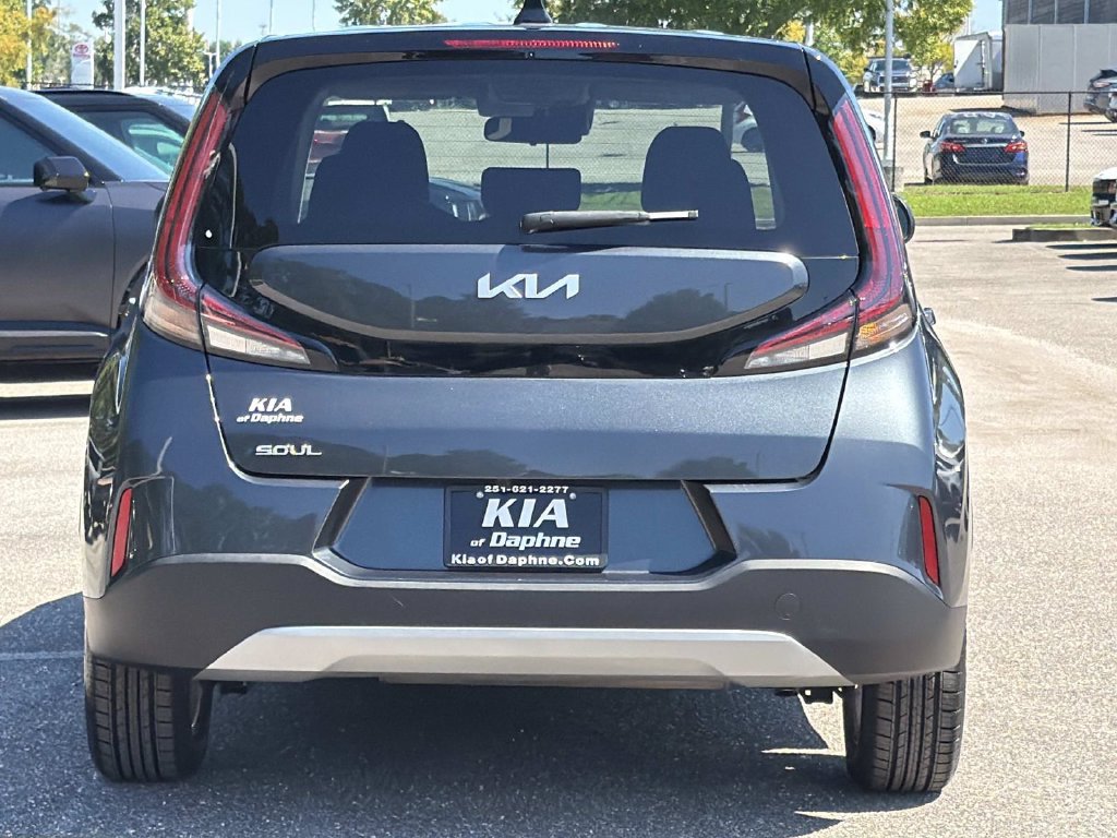 Used 2025 Kia Soul LX w/ LX Technology Package FWD image 5