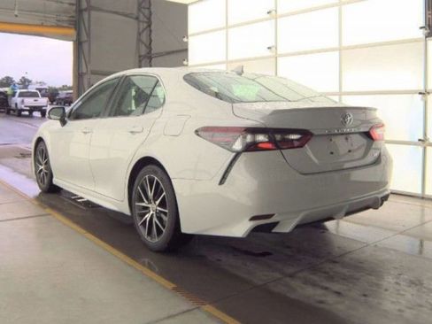 Used 2023 Toyota Camry SE FWD image 3