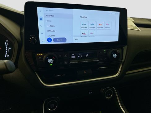 Used 2025 Toyota Grand Highlander XLE image 26