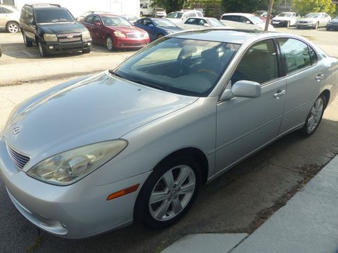 Used 2005 Lexus ES 330 FWD image 2