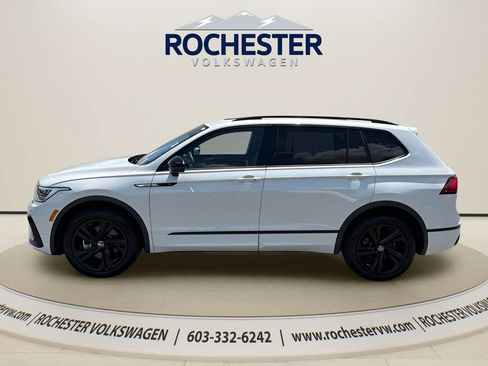 Used 2023 Volkswagen Tiguan SE R-Line AWD/4WD image 3