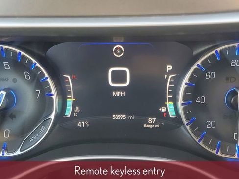 Used 2022 Chrysler Pacifica Touring-L image 23