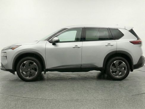 Used 2025 Nissan Rogue SV image 5