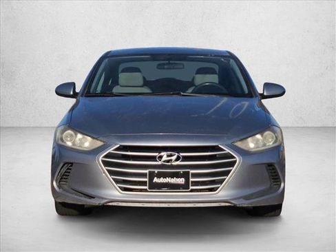 Used 2017 Hyundai Elantra SE FWD image 2