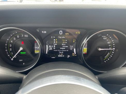 Used 2023 Jeep Wrangler Unlimited Sahara AWD/4WD image 16
