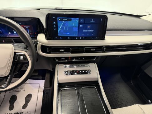 Used 2025 Lincoln Aviator Reserve w/ Equipment Group 201A image 4