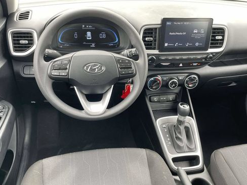 Used 2026 Hyundai Venue SE FWD image 6