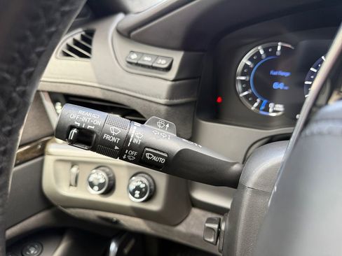 Used 2020 Cadillac Escalade Platinum AWD/4WD image 34