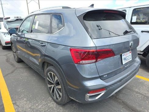 Used 2024 Volkswagen Taos SE FWD image 3