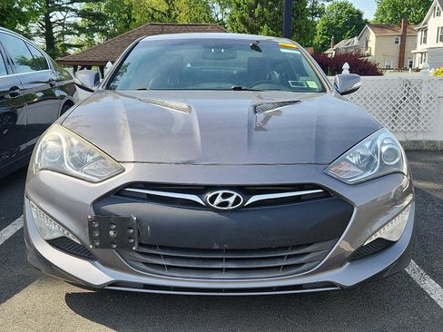 Used 2014 Hyundai Genesis 3.8 RWD image 2