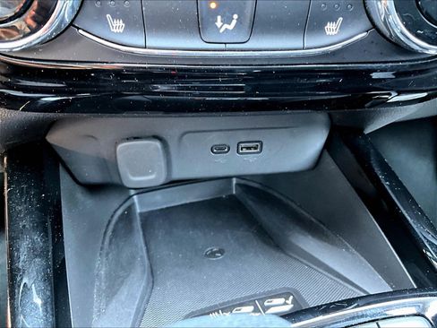 Used 2024 Chevrolet Trax ACTIV w/ Sunroof Package FWD image 16