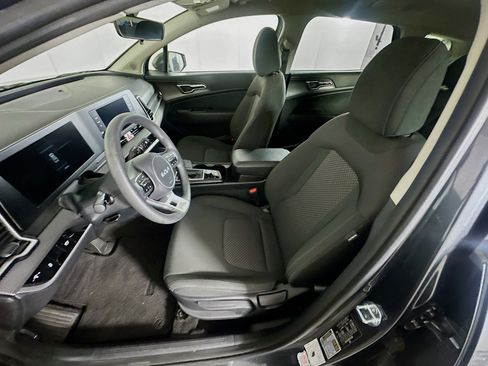 Used 2024 Kia Sportage LX image 13