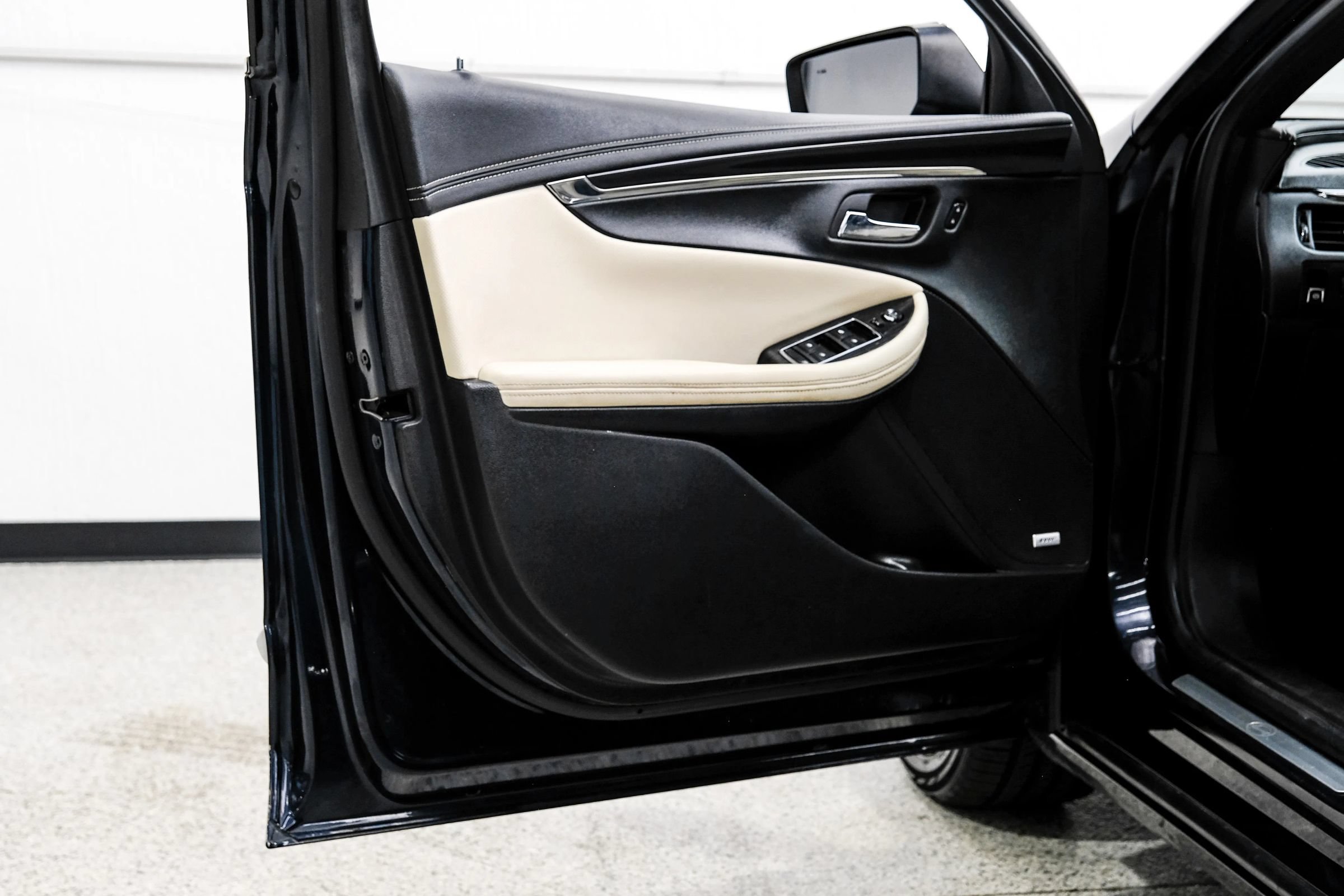 Used 2018 Chevrolet Impala Premier FWD image 48