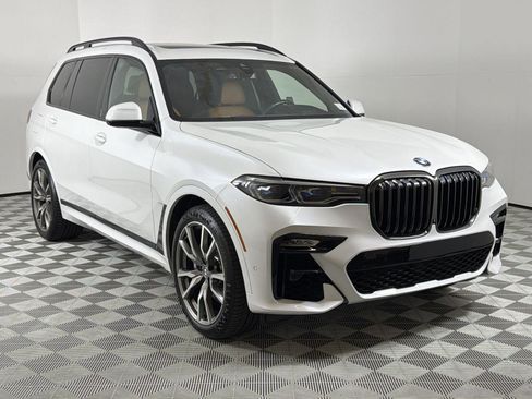 Used 2022 BMW X7 M50i w/ Executive Package image 7