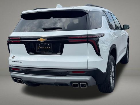 Used 2025 Chevrolet Traverse LT image 5