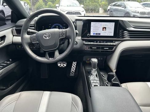 Used 2025 Toyota Camry SE FWD image 14