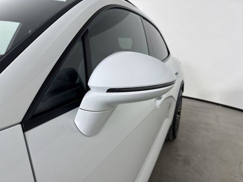 Certified 2025 Porsche Macan 4 Electric image 12