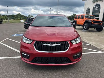 New 2026 Chrysler Pacifica Select