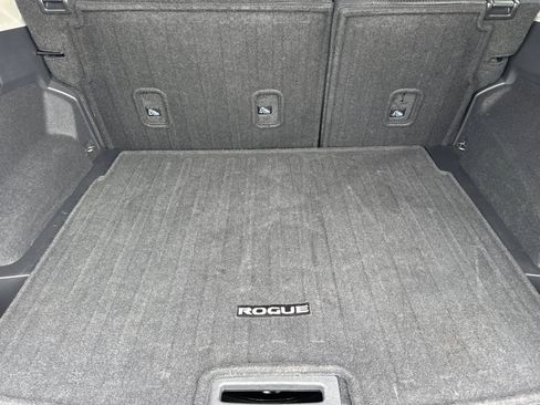 Used 2025 Nissan Rogue SV FWD image 31