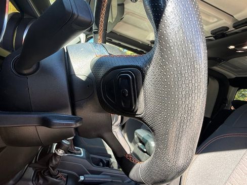 Used 2021 Jeep Gladiator Mojave image 15