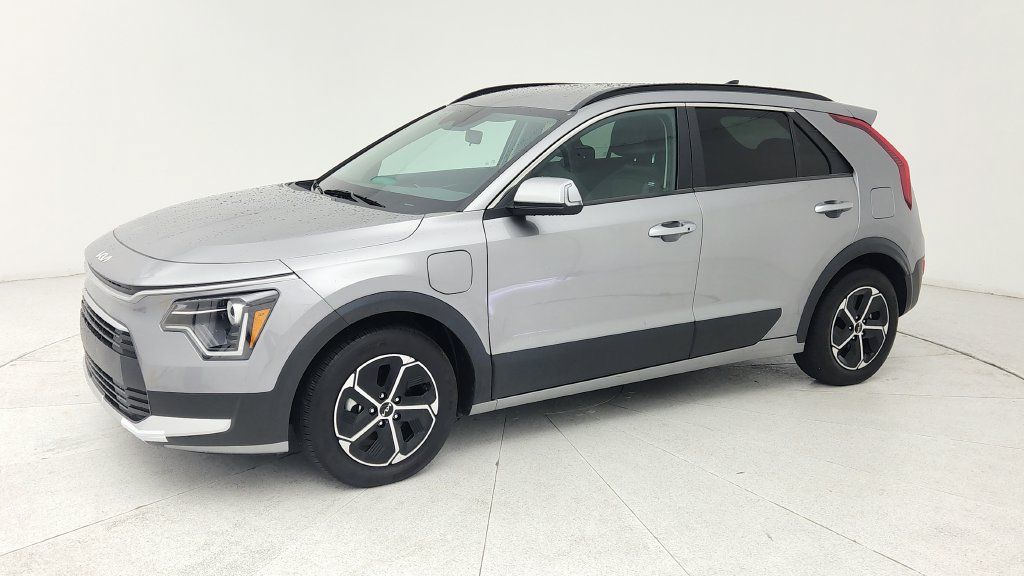 Used 2024 Kia Niro EX w/ EX Cold Weather Package FWD image 3