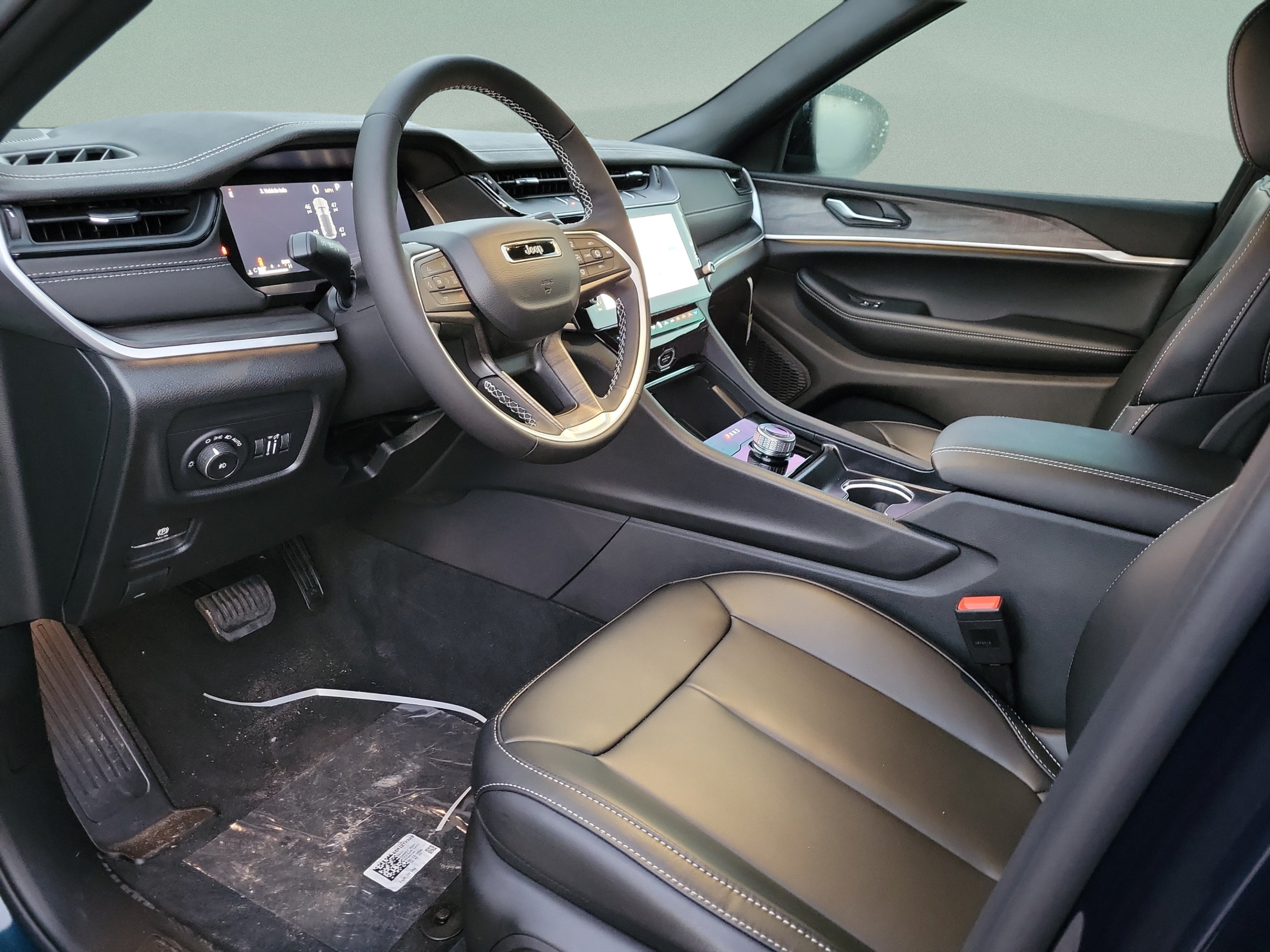 New 2027 Jeep Grand Cherokee Limited RWD image 14
