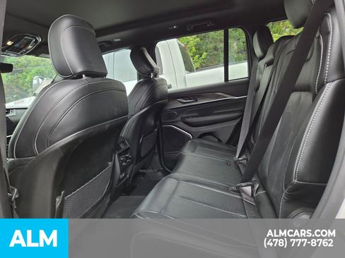 Used 2023 Jeep Grand Cherokee Overland AWD/4WD image 19