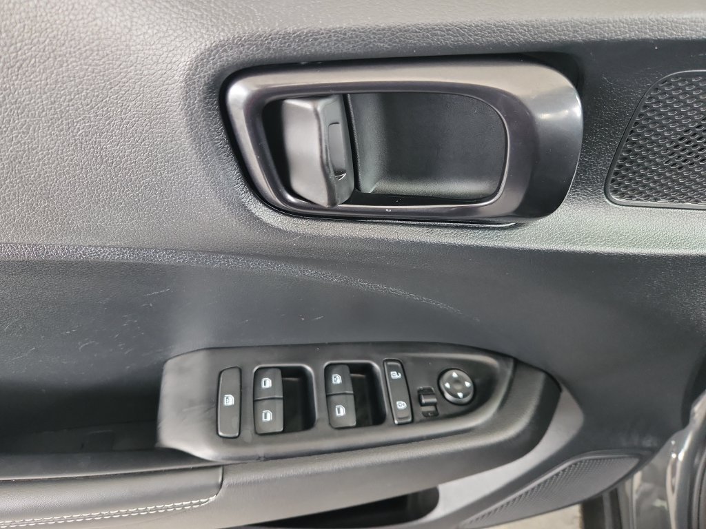 Used 2024 Hyundai Venue Limited FWD image 30