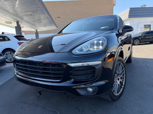Used 2017 Porsche Cayenne Platinum Edition AWD/4WD image 3