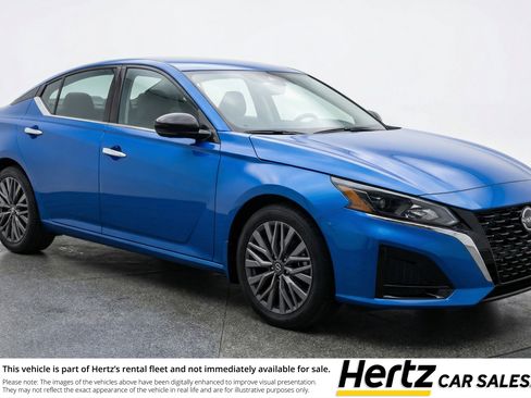 Used 2025 Nissan Altima 2.5 SV image 1