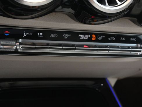 Used 2020 Mercedes-Benz GLB 250 image 26
