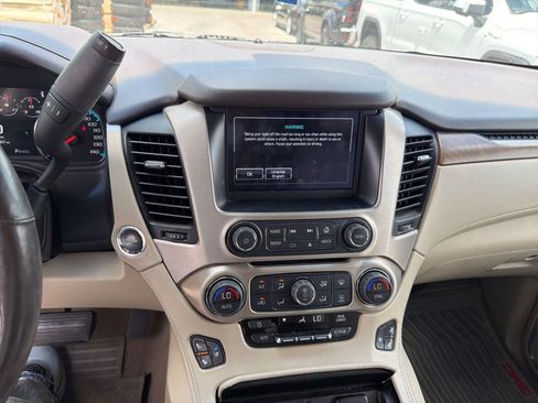 Used 2020 GMC Yukon Denali w/ Denali Premium Package RWD image 31
