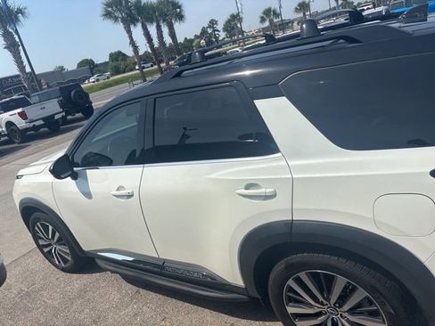 Used 2022 Nissan Pathfinder Platinum w/ Lighting Package (N93) AWD/4WD image 6