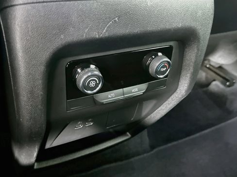 Used 2026 Chevrolet Traverse LT FWD image 27
