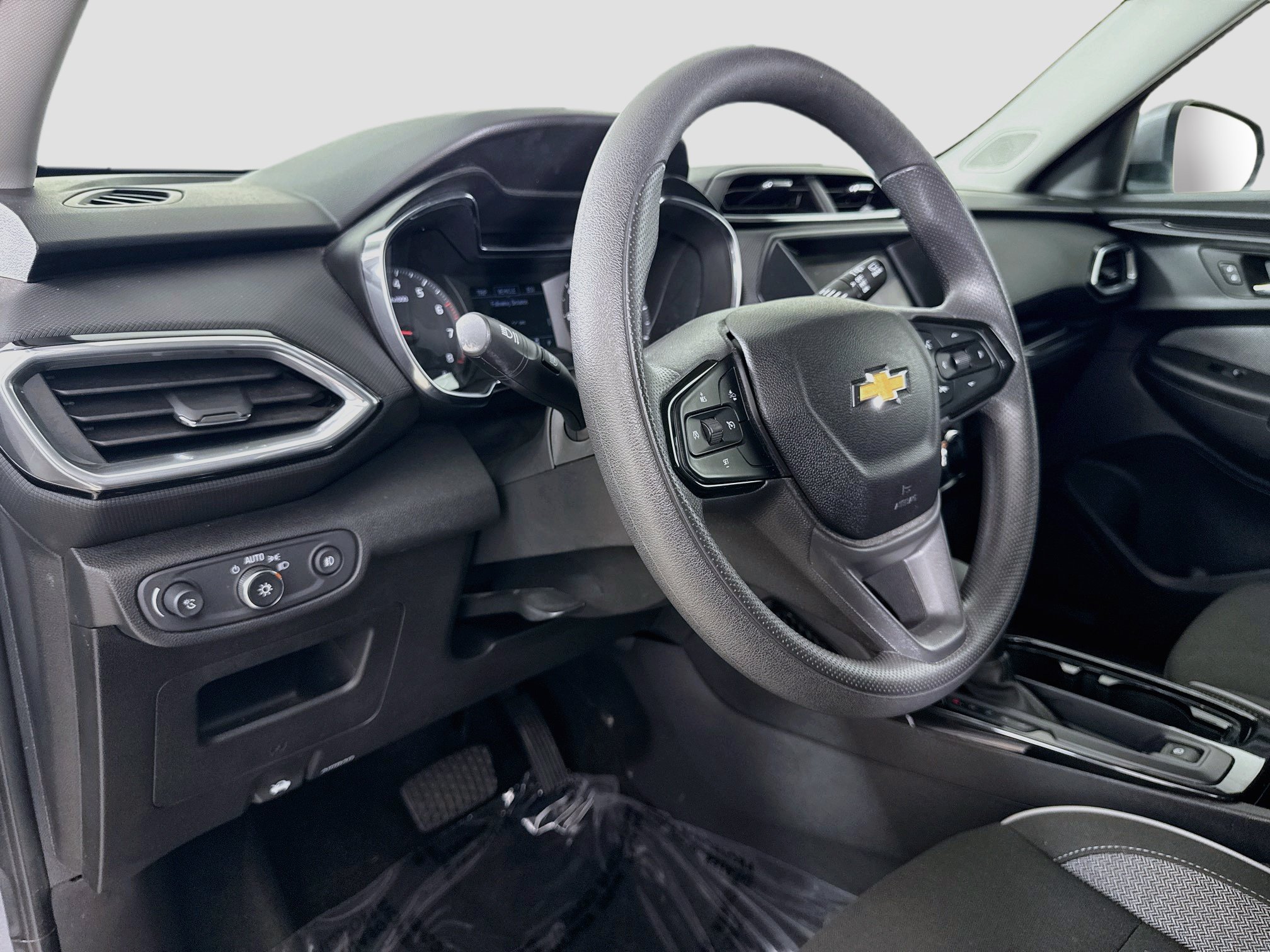 Used 2023 Chevrolet TrailBlazer LT FWD image 11