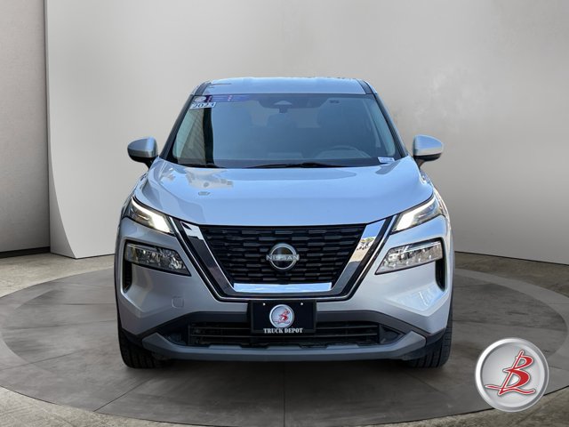 Used 2023 Nissan Rogue SV AWD/4WD image 2