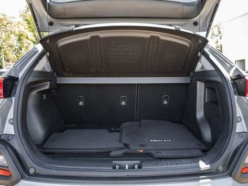 Used 2021 Hyundai Kona SE w/ Cargo Package image 11