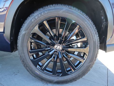 Certified 2024 Toyota Highlander XSE image 33