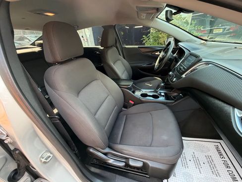 Used 2018 Chevrolet Malibu LT FWD image 38