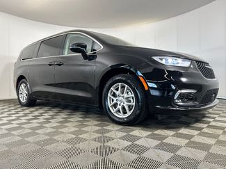Used 2024 Chrysler Pacifica Touring-L FWD video 1