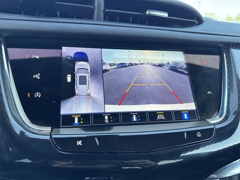 Used 2024 Cadillac XT6 Sport image 17