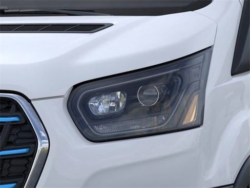 New 2025 Ford E-Transit Base image 18