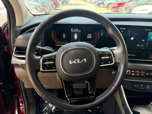 Used 2026 Kia Carnival FWD image 30
