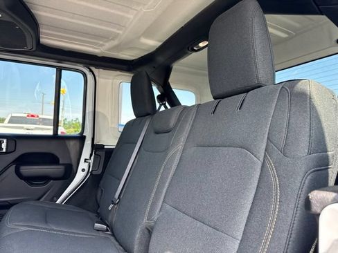 Used 2025 Jeep Wrangler Sport S AWD/4WD image 19